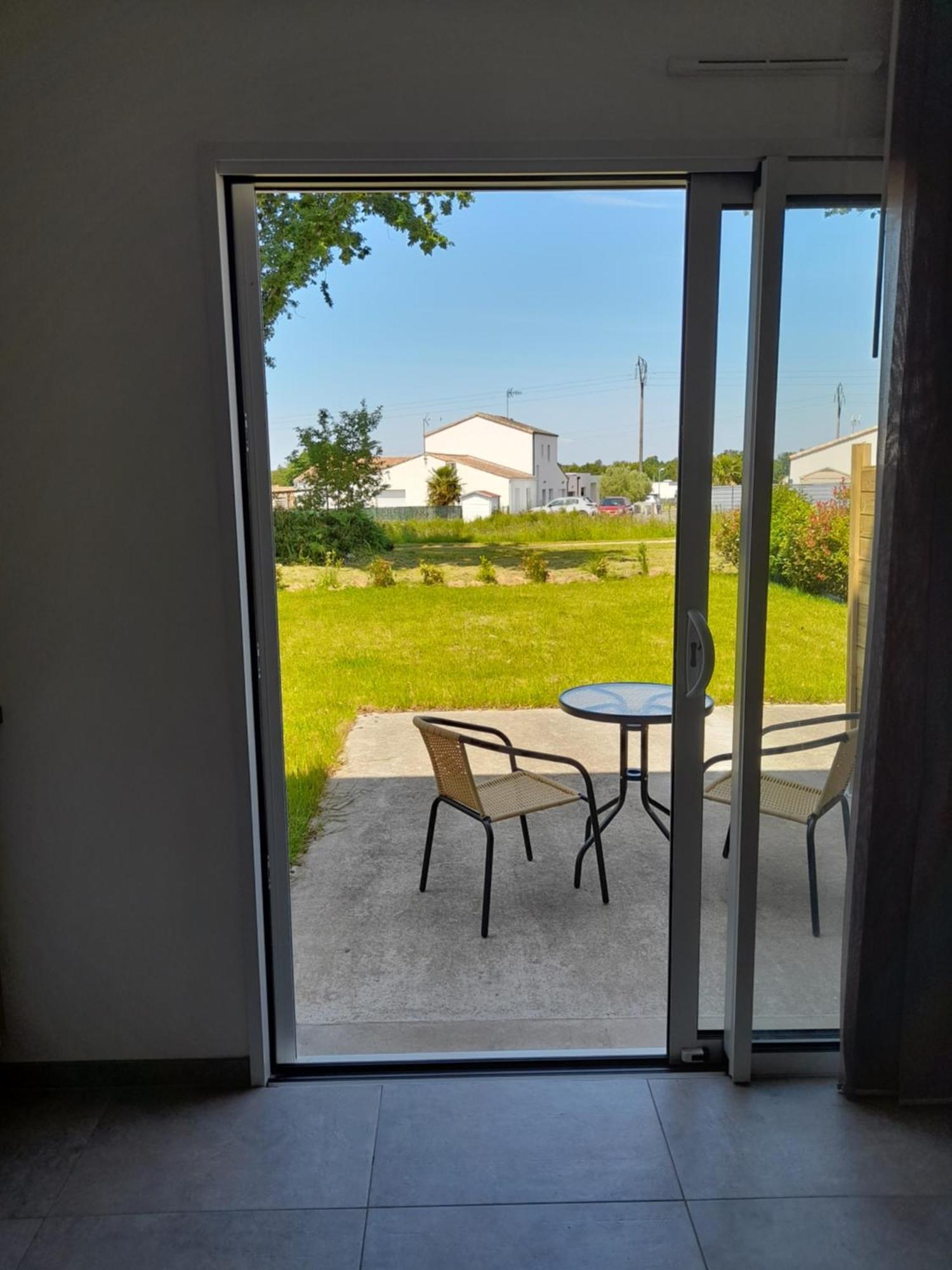 Studio Lumineux Avec Terrasse Ла-Рош-сюр-Йон Экстерьер фото